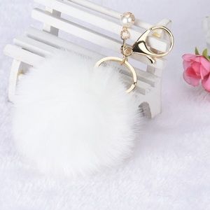White faux fur Pom Pom handbag 👜 🔑 keychain