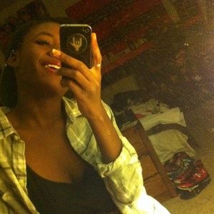 Meet your Posher, Nia