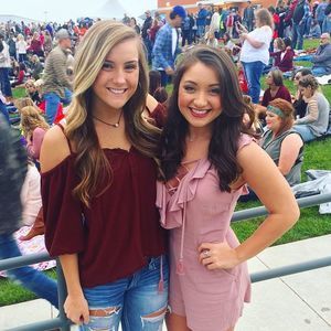 Meet your Posher, Elizabeth