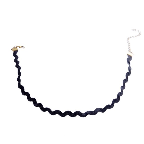 Black Wavy Choker (new and in packaging) - Picture 3 of 4