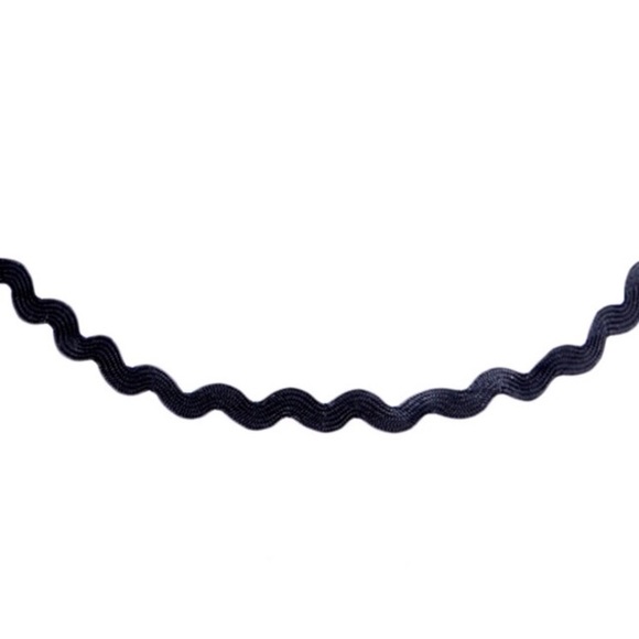 Black Wavy Choker (new and in packaging) - Picture 2 of 4
