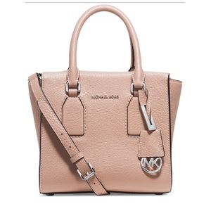 👛 BNWT- MICHAEL KORS SELBY MEDIUM MESSENGER BAG