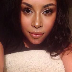 Meet your Posher, Shakeila