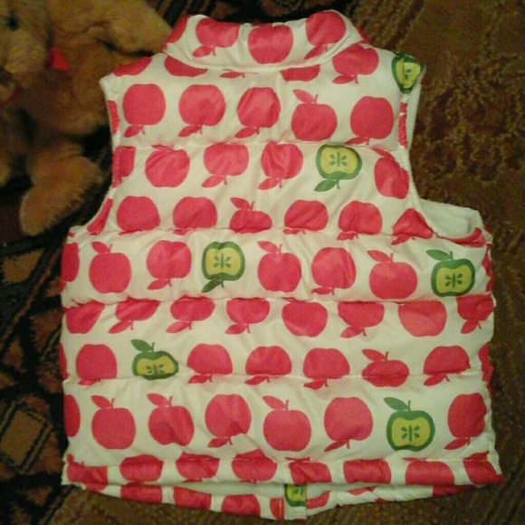HOST PICK 🍎 Apples GALORE on a cute puffer vest! - Picture 2 of 4