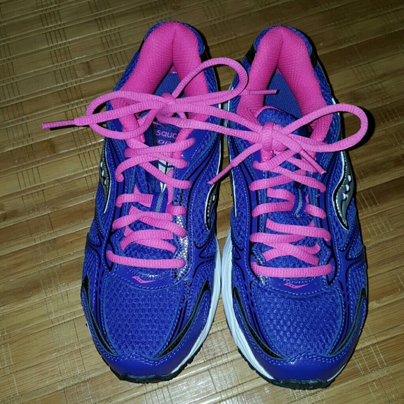 SAUCONY  OASIS SNEAKERS SZ 6