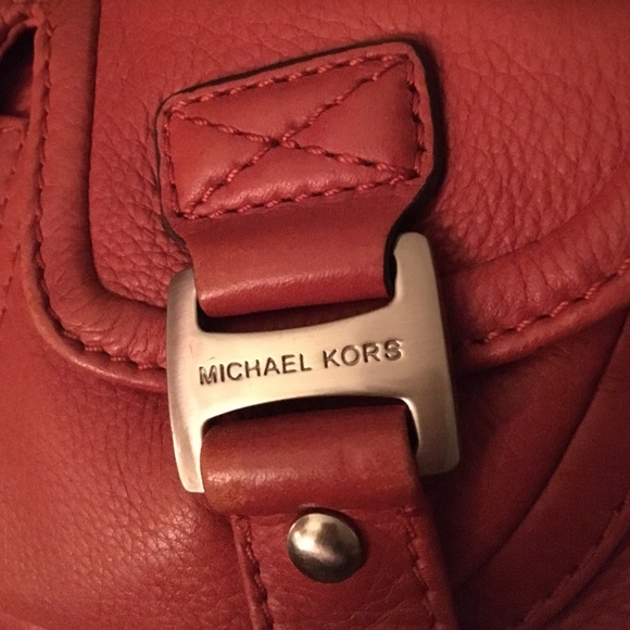 MK ORANGE PURSE USED BUT IN EXCELLENT CONDITION🌺 - Picture 2 of 4