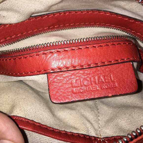 MK ORANGE PURSE USED BUT IN EXCELLENT CONDITION🌺 - Picture 4 of 4