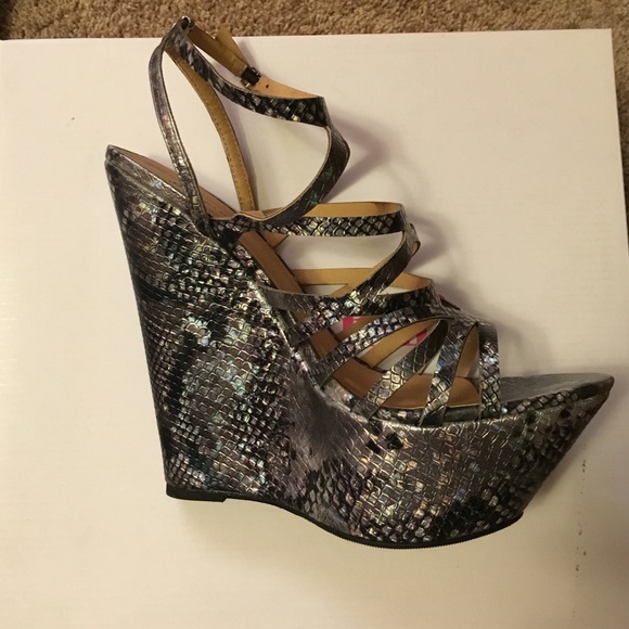 Snake print wedges - Picture 2 of 4