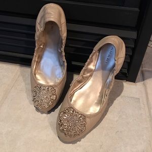 Adorable Tahari valerie flats women's size 8