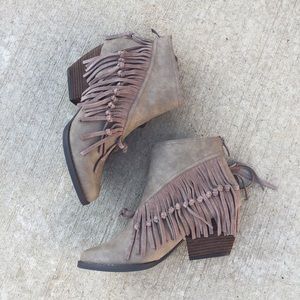 ✨Sbicca Byanca booties!!