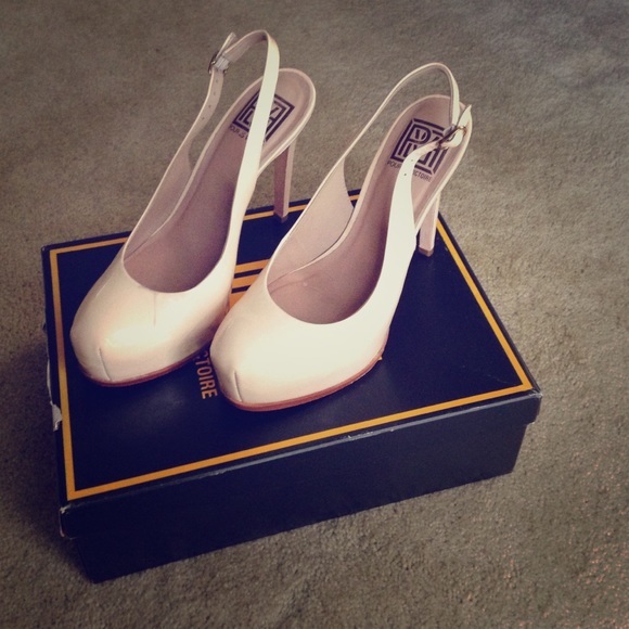 Pour la Victoire Aria pumps