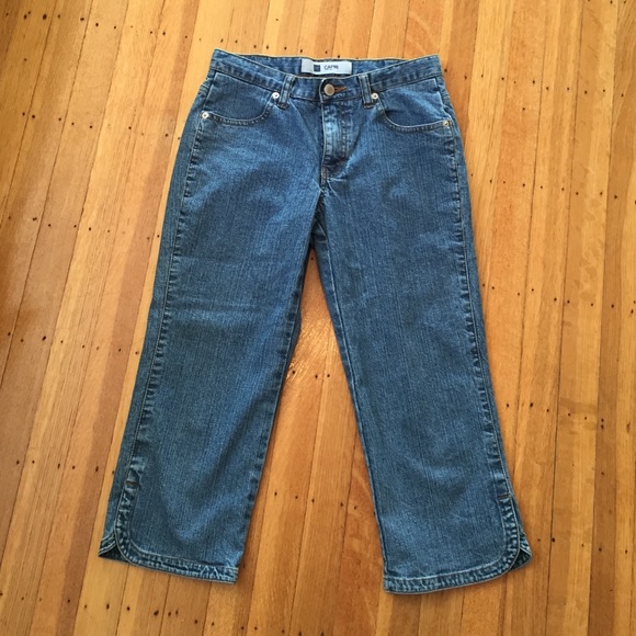 Capri Jeans w/ petal hem - Fits women’s 0