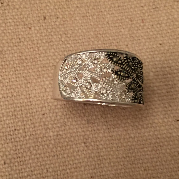 Silvertone Crystal Leaf Ring. - image 2
