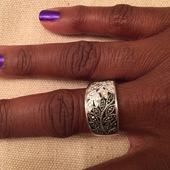 Silvertone Crystal Leaf Ring. - image 1