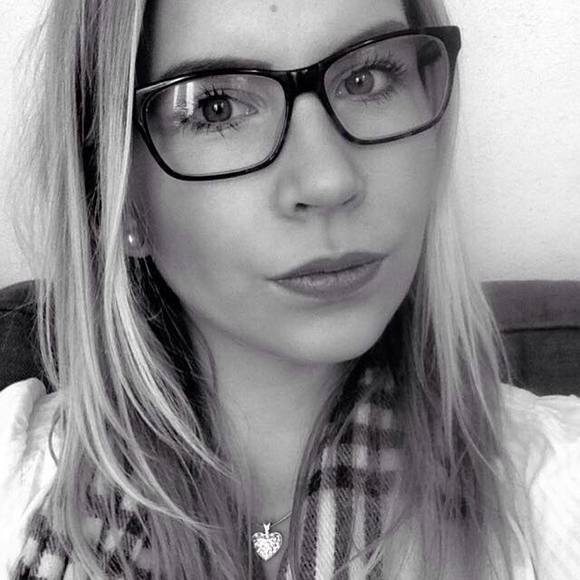 Meet your Posher, Celine - Picture 1 of 1