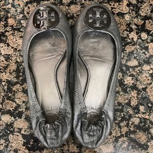 Tory Burch Reva Flats (Silver)