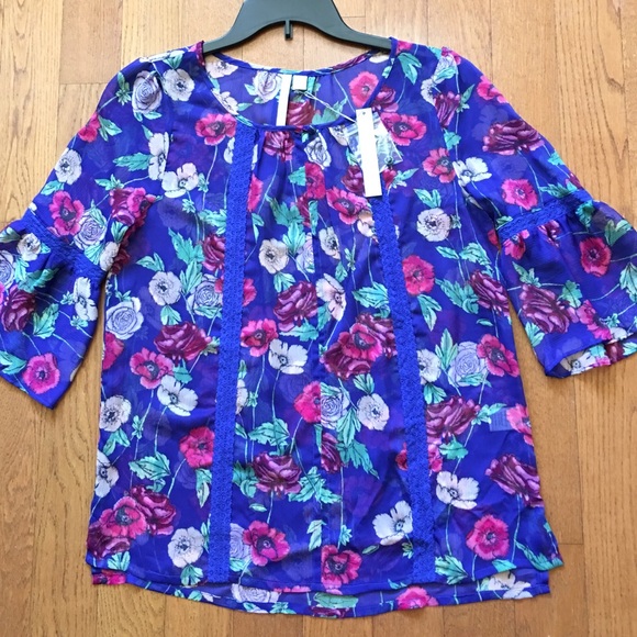 ✳️sale✳️NWT Lauren Conrad bell sleeve top