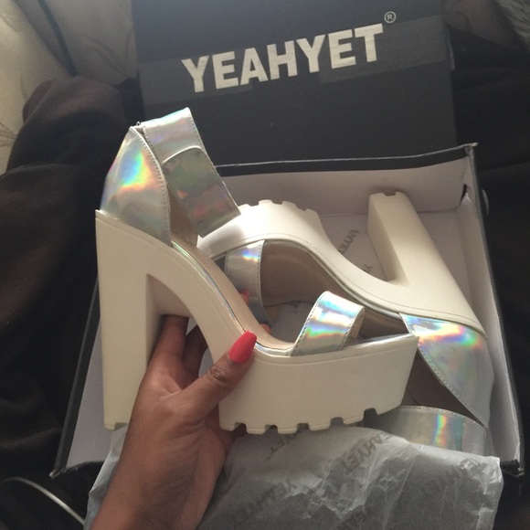 HOLOGRAM HEELS - Picture 2 of 3
