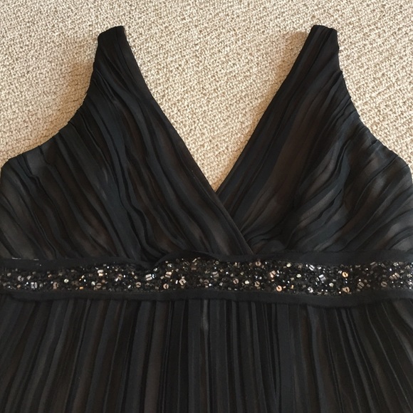 BCBG Cocktail Dress- Perfect for Holiday Parties🎄 - Picture 2 of 4