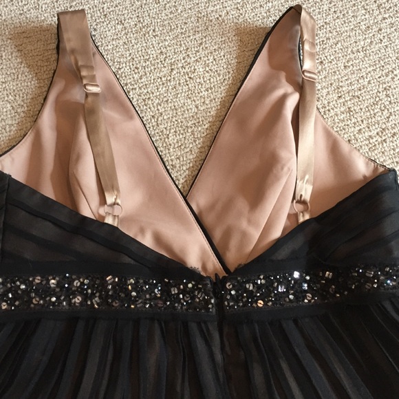 BCBG Cocktail Dress- Perfect for Holiday Parties🎄 - Picture 3 of 4