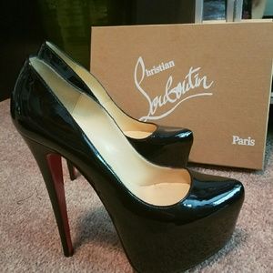 AUTHENTIC christian louboutin heels size 37.