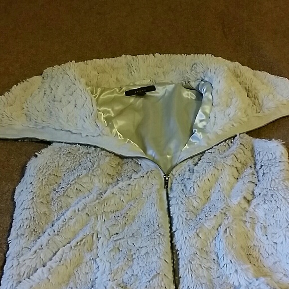 Vest - Picture 3 of 3