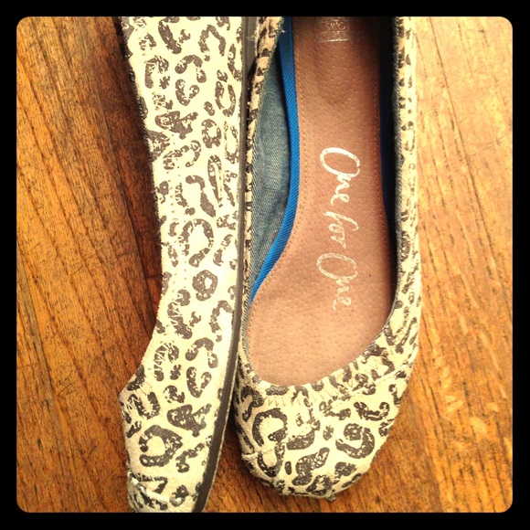 Adorable Toms Flats
