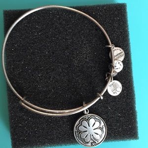 Alex and Ani Preowned Four leaf clover bangle