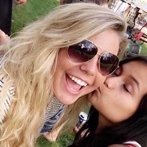 Meet your Posher, Dina