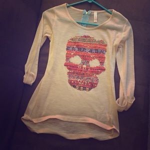 Beige, rainbow skull shirt