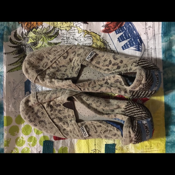 Women's Toms shoes 7.5 leopard cheetah