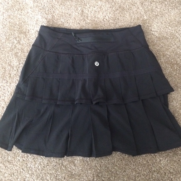 Lululemon Skirt. Size 4. Built in shorts.