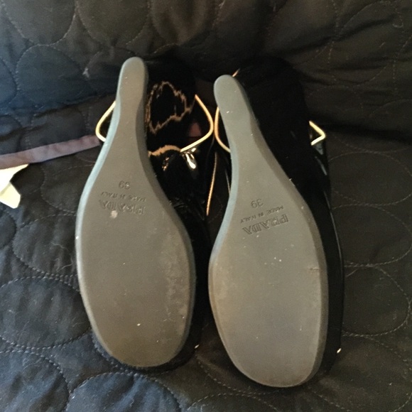 Prada sandals gorgeous shoes hardly wore these - Picture 3 of 4