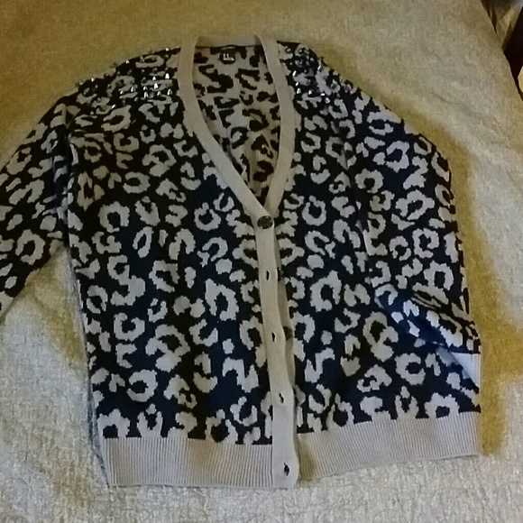 Cheetah print sweater! - Picture 1 of 3