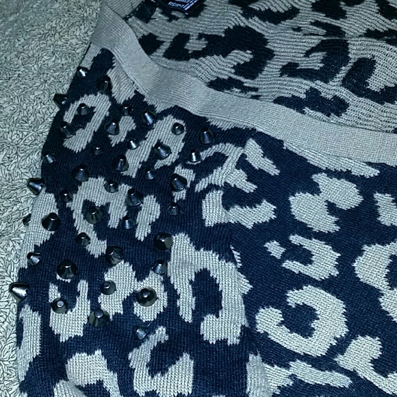 Cheetah print sweater! - Picture 2 of 3