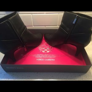 Vince Camuto black leather booties 11M