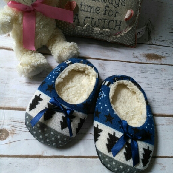 Cosy winter slippers NWOT - Picture 1 of 3
