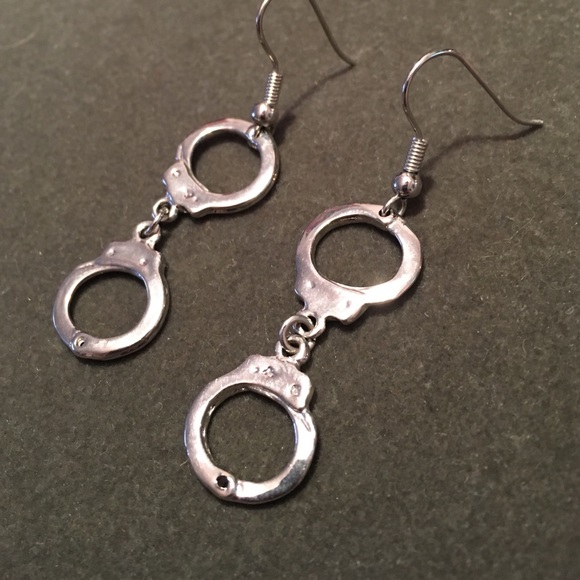 Handcuff earrings - Picture 2 of 3
