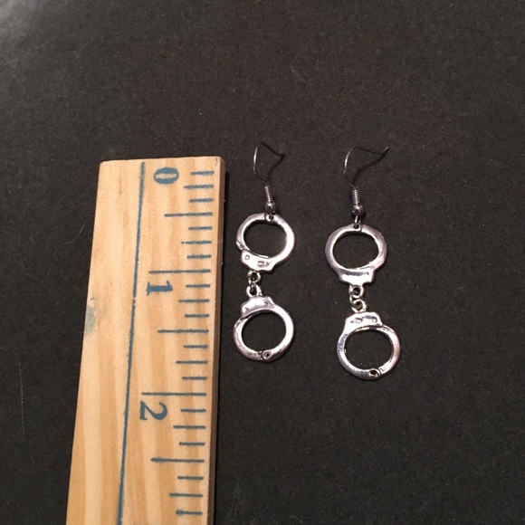 Handcuff earrings - Picture 3 of 3