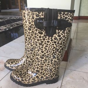 NWOT Rubber boots