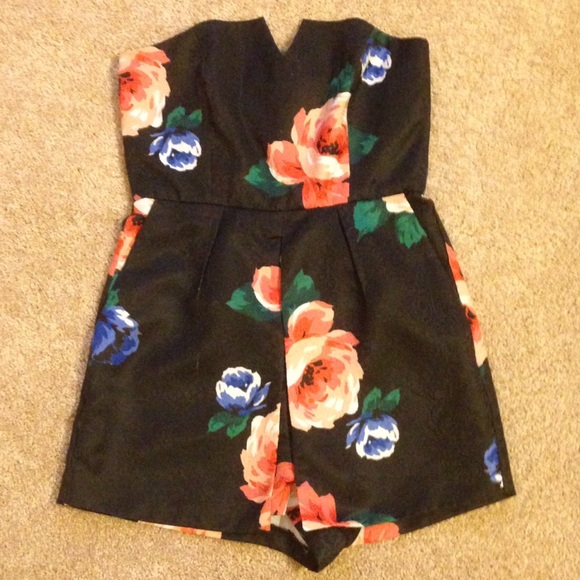 Black and blossom Jumper 🌸