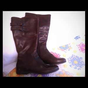 Born boots new without tags