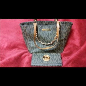 Micheal Kors Purse and Wallet Set
