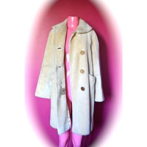 PLAIN BEIGE (FAUX) FUR COAT!!