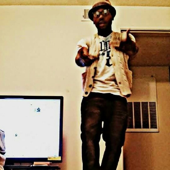 Meet your Posher, Antonio - Picture 1 of 1