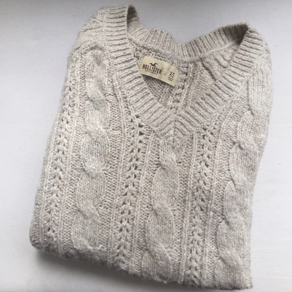 ❌SOLD❌Cream Hollister Knit Sweater - Picture 2 of 4