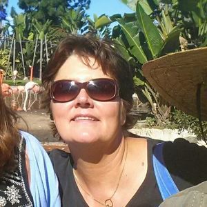 Meet your Posher, Leona