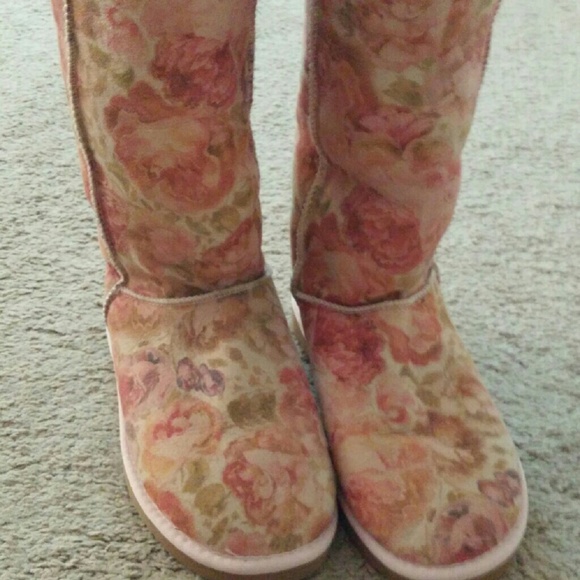 Tall Uggs rose