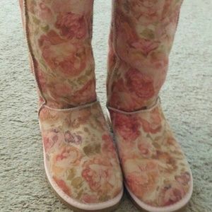 Tall Uggs rose