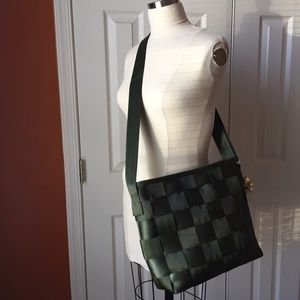 Harveys Original Seatbelt army green messenger bag